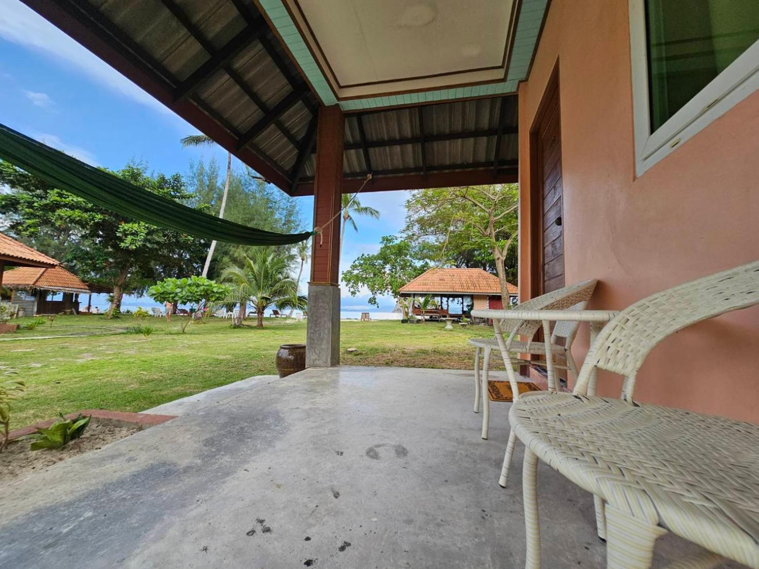 Koh Ngai Kaimuk Thong Resort Exterior photo