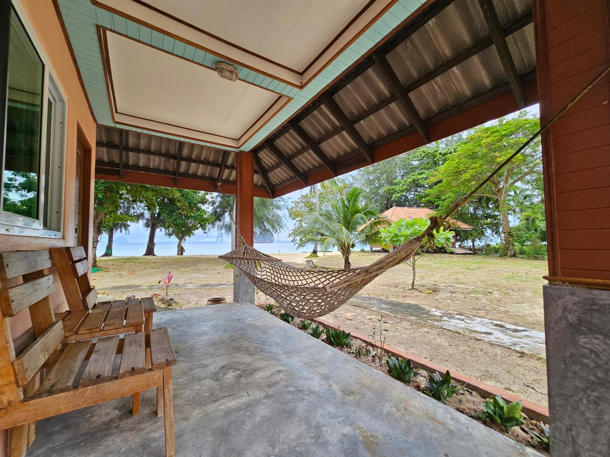 Koh Ngai Kaimuk Thong Resort Exterior photo