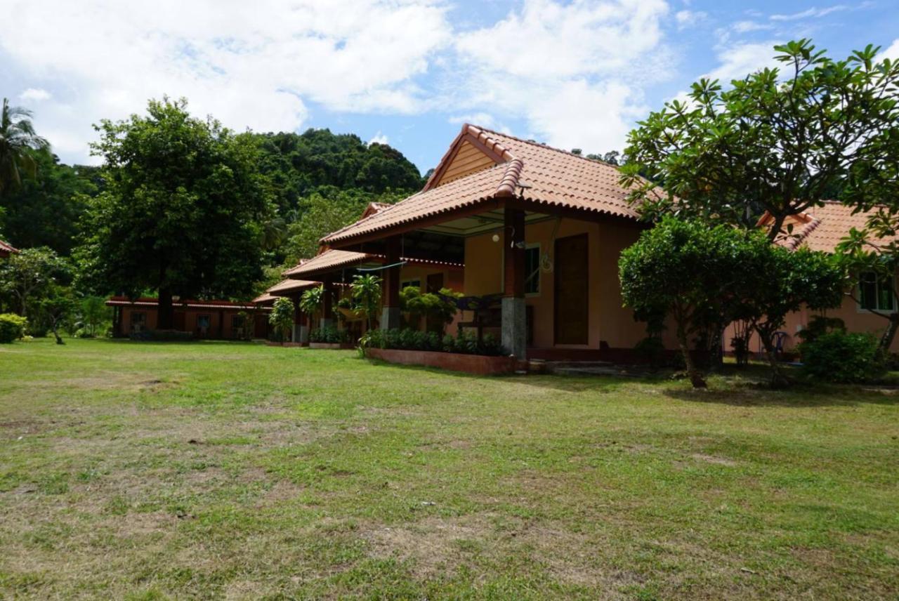 Koh Ngai Kaimuk Thong Resort Exterior photo